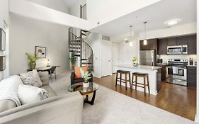 Luxury Lofted 1 Bed Unit With Hot Tub And Pool